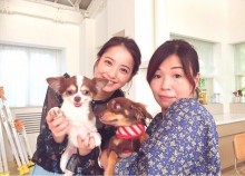 【エンタがビタミン♪】佐々木希＆大久保佳代子のレアショット　愛犬と一緒に番組ロケに参加