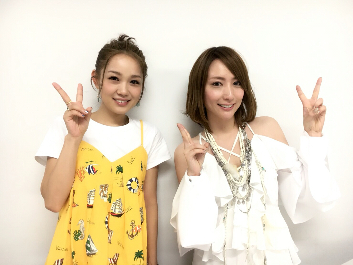 『Mステ』で共演した西野カナと藍井エイル（出典：http://lineblog.me/eir_ruru）