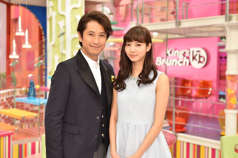 『王様のブランチ』MC・谷原章介と新川優愛（出典：http://ameblo.jp/yua-shinkawa）