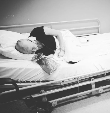 乳がん闘病中のシャナン・ドハーティー（出典：https://www.instagram.com/theshando）