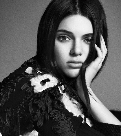 ケンダル・ジェンナー、金縛りの原因は…（出典：https://www.instagram.com/kendalljenner）