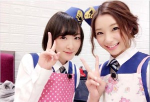 【エンタがビタミン♪】生駒里奈と足立梨花が“制服にエプロン”　バレンタインショットに「2人とも天使」