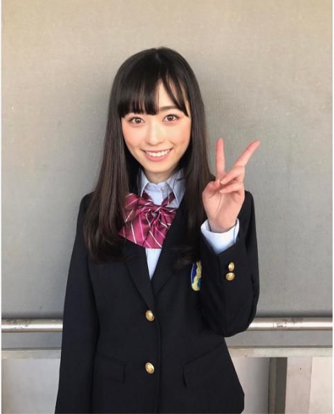 学級委員役の福原遥（出典：https://www.instagram.com/haruka.f.official）