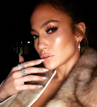 ジェニロペ、47歳でもセクシー路線で（出典：https://www.instagram.com/jlo）