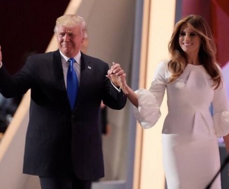 メラニア夫人、ハッピーではない様子？（出典：https://www.facebook.com/MelaniaTrump）