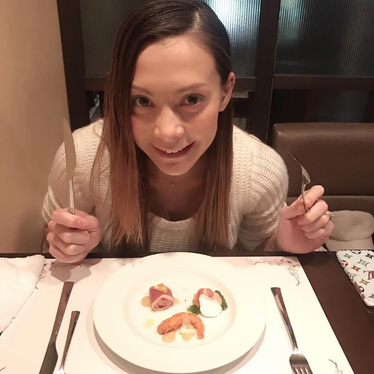 土屋アンナ、見つめているのは彼？（出典：https://www.instagram.com/annatsuchiya0311）