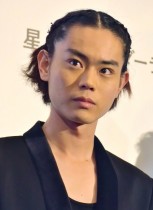 【エンタがビタミン♪】菅田将暉『左江内氏』で熱演　キョンキョンにすごまれ「イケメンですいません」