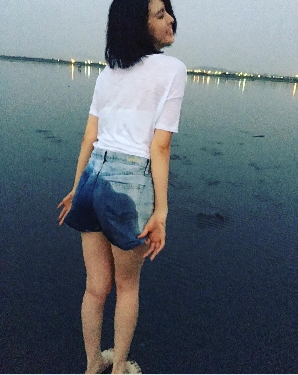 「その結果こうなりまして」と三吉彩花（出典：https://www.instagram.com/miyoshi.aa）