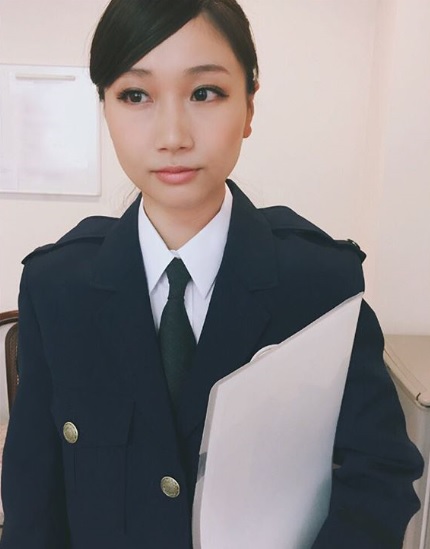 警察官役で出演する大塚愛（出典：https://www.instagram.com/aiotsuka_official）