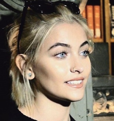 スターのオーラ全開のパリス（出典：https://www.instagram.com/parisjackson）