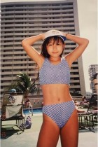 【エンタがビタミン♪】谷村奈南“小2”の水着姿に「腹筋がある！」　アイドルオーラ放つスタイルで視線を釘付け