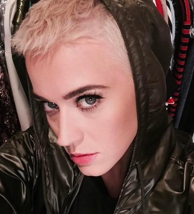 ケイティ・ペリー、カッコ良く決めた！（出典：https://www.instagram.com/katyperry）