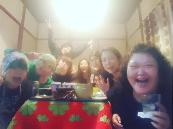 ボルサリーノ関の部屋で年越し“女子会”（出典：https://www.instagram.com/borsaseki）