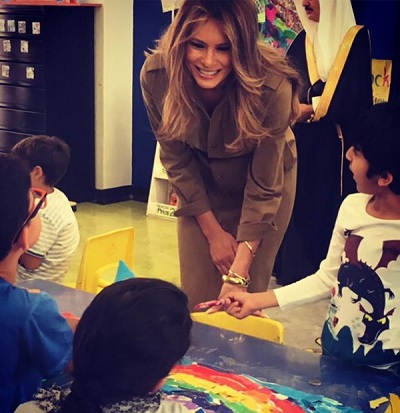 夫抜きだと、こんなに素敵な笑顔を見せる夫人（出典：https://www.facebook.com/FLOTUS）