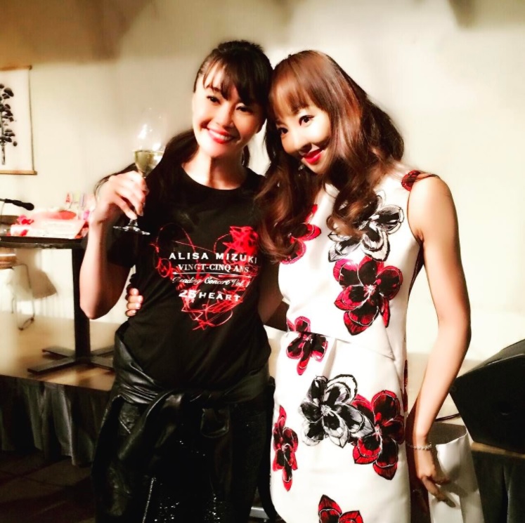 観月ありさ＆神田うの「相変わらずのスタイルで美しい」羨望の声も（出典：https://www.instagram.com/unokandaofficial）