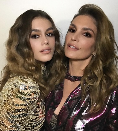 50代突入はショックだった！（画像は『Cindy Crawford 2017年2月17日付Instagram「When getting ready is almost as fun as the party!」』のスクリーンショット）