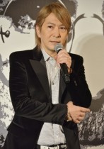 【エンタがビタミン♪】小室哲哉が『ドラえもん』に出演？　ファンに囲まれるスターのキャラが激似