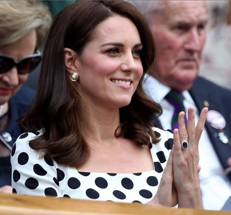 キャサリン妃はどんな人物？（画像は『Kensington Palace　2017年7月4日付Instagram「The Duchess, Patron of ＠Wimbledon, watches Andy Murray take on Alexander Bublik on Centre Court on day one of The Championships」』のスクリーンショット）