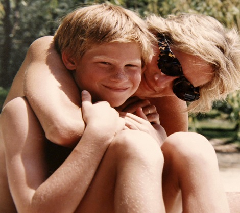 ダイアナ妃はどんな母だったのか（画像は『Kensington Palace　2017年7月23日付Instagram「The Duke and Prince Harry are pleased to share three photographs from the personal photo album of the late Diana, Princess of Wales that feature in the new ITV documentary ‘Diana, Our Mother: Her Life and Legacy.' 」』のスクリーンショット）