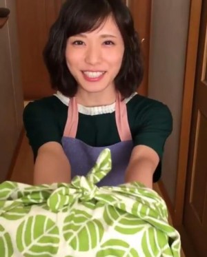 【エンタがビタミン♪】松岡茉優演じる“サーヤ”　夫にお弁当を作りながら「ガンバレ！　ガンバレ！」