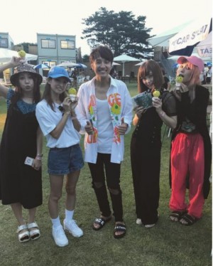 【エンタがビタミン♪】ゆず・北川悠仁＆SCANDAL　夏フェスの記念写真に「最高の組み合わせ」