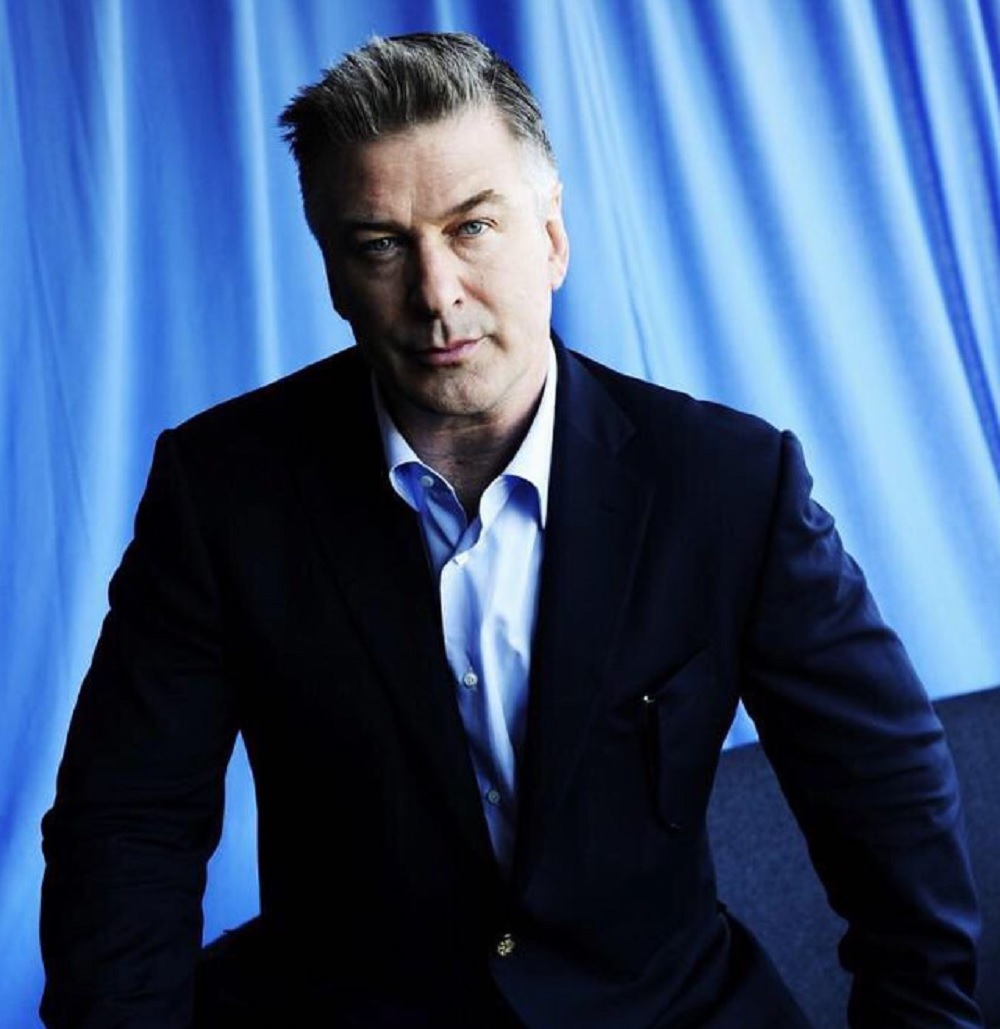 アレック・ボールドウィン、大統領について本音を炸裂（画像は『Alec Baldwin　2016年3月23日付Instagram「Love that blue background...」』のスクリーンショット）