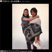 【エンタがビタミン♪】棚橋弘至＆木村佳乃　“お姫様抱っこ”ショットにファン「超ー羨ましい」