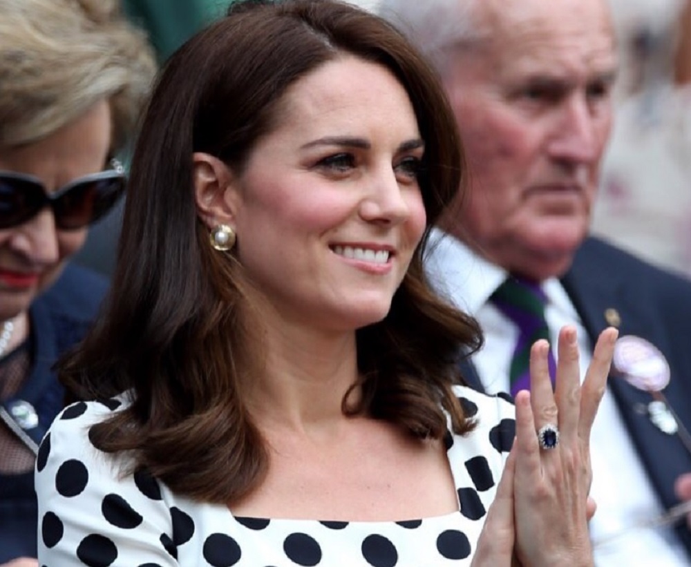 キャサリン妃の髪にある変化！（画像は『Kensington Palace　2017年7月4日付Instagram「The Duchess, Patron of ＠Wimbledon, watches Andy Murray take on Alexander Bublik on Centre Court on day one of The Championships」』のスクリーンショット）