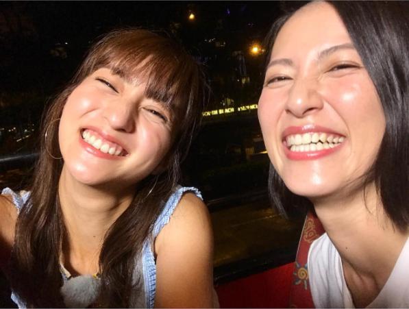 堀田茜と福田彩乃（画像は『福田彩乃　2017年10月10日付Instagram「シンガポールのお相手、堀田茜ちゃんでした」』のスクリーンショット）