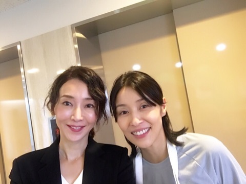 稲森いずみと水野美紀の自撮りツーショット