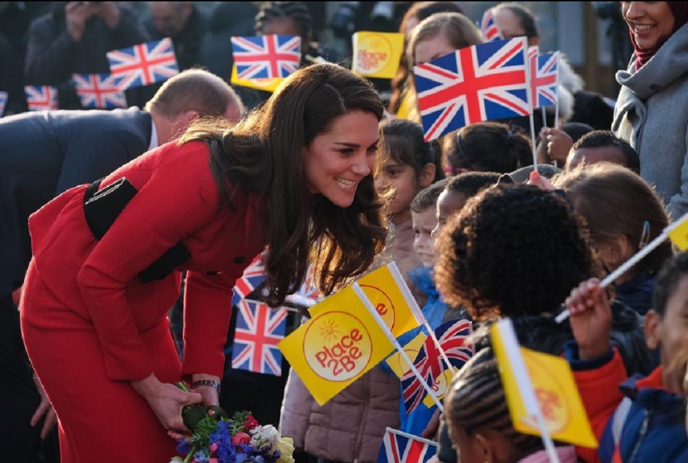 キャサリン妃、自宅出産も視野に？（画像は『Kensington Palace　2017年2月6日付Instagram「Thank you to the children and staff at Mitchell Brook Primary School for joining The Duke and Duchess to spread ＃alittlekindness at the start of ＠_place2be Children’s Mental Health Week! ＃ChildrensMHW」』のスクリーンショット）