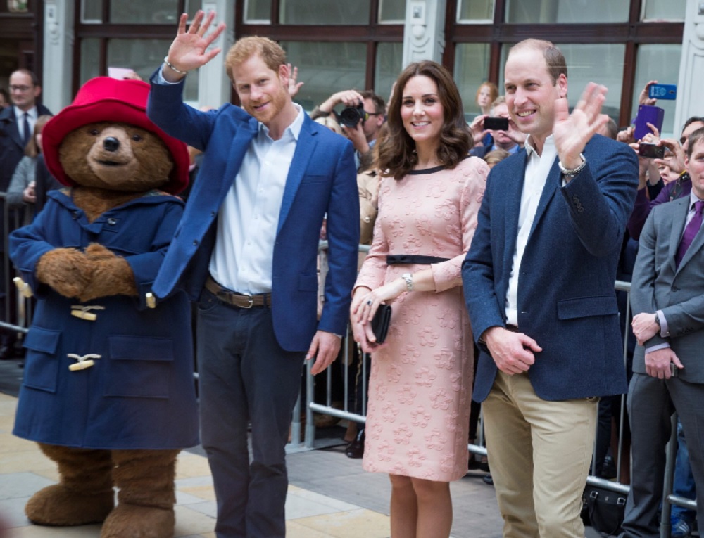 キャサリン妃、ダンスも！（画像は『Paddington　2017年10月16日付Twitter「I really enjoyed my adventure with ＠KensingtonRoyal today.」』のスクリーンショット）