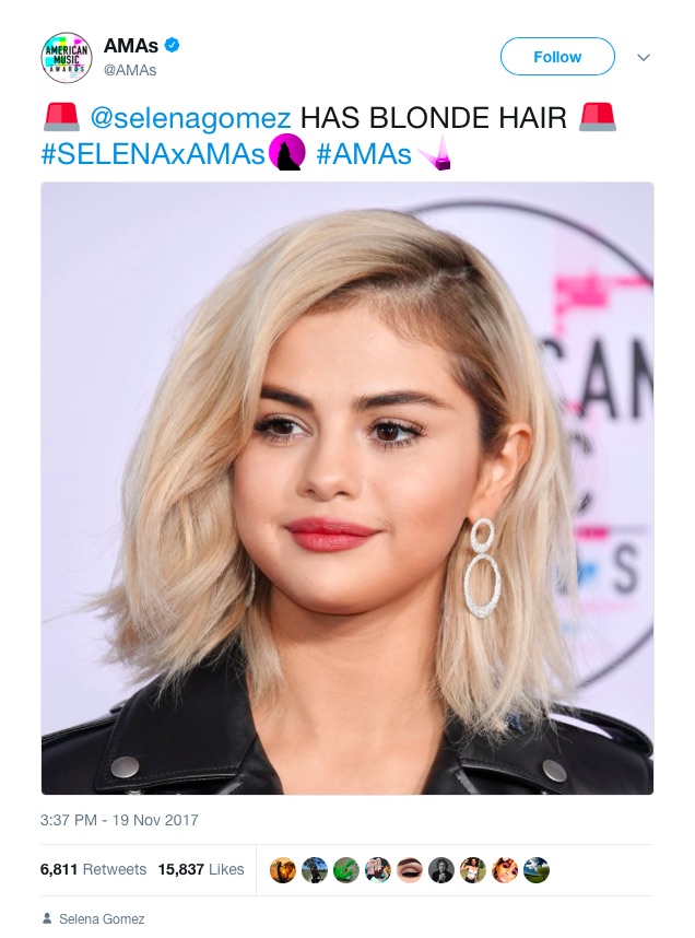 久々にステージに立ったセレーナだが…（画像は『AMAs　2017年11月19日付Twitter「＠selenagomez HAS BLONDE HAIR」』のスクリーンショット）