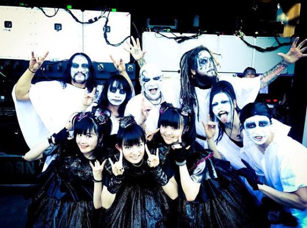 米ライブでのBABYMETAL（画像は『BABYMETAL　2017年6月26日付Instagram「‪Thank you for having us on The Summer of Serenity Tour 2017 with ＠korn_official ＠stonesour ! So excited!」』のスクリーンショット）