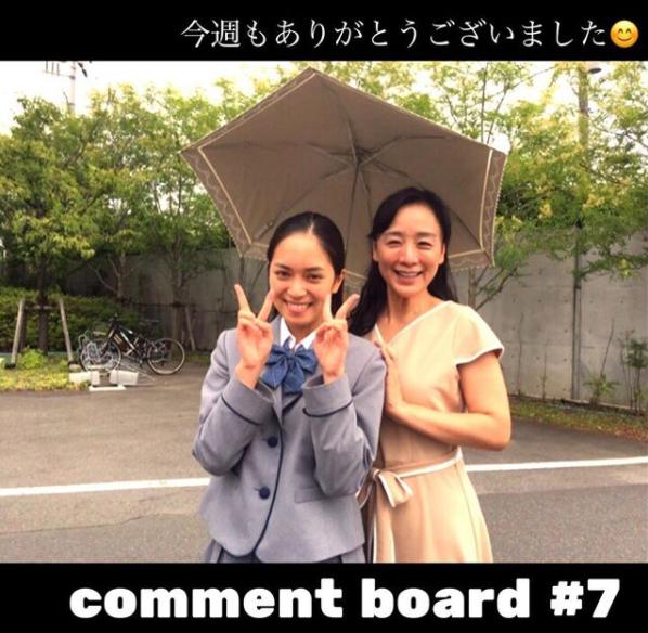 ほのか（山田佳奈実）と母・真咲美（神野三鈴）（画像は『「先に生まれただけの僕」　2017年11月25日付Instagram「今週もありがとうございました」』のスクリーンショット）