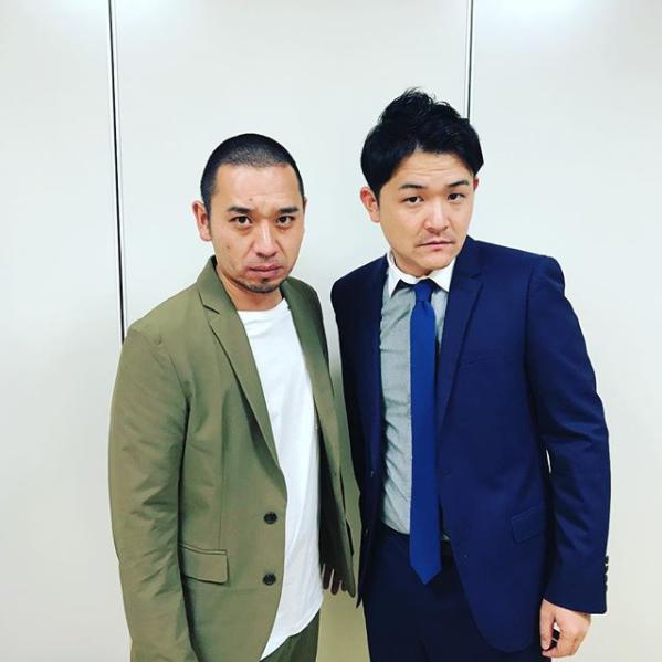 『THE MANZAI 2017』での千鳥（画像は『千鳥ノブ　2017年12月15日付Instagram「いいかお前らコレが漫才のど真ん中だ。」』のスクリーンショット）