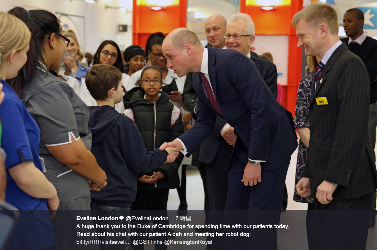 ウィリアム王子、サイドを刈り上げたヘアに（画像は『Evelina London　2018年1月19日付Twitter「A huge thank you to the Duke of Cambridge for spending time with our patients today.」』のスクリーンショット）