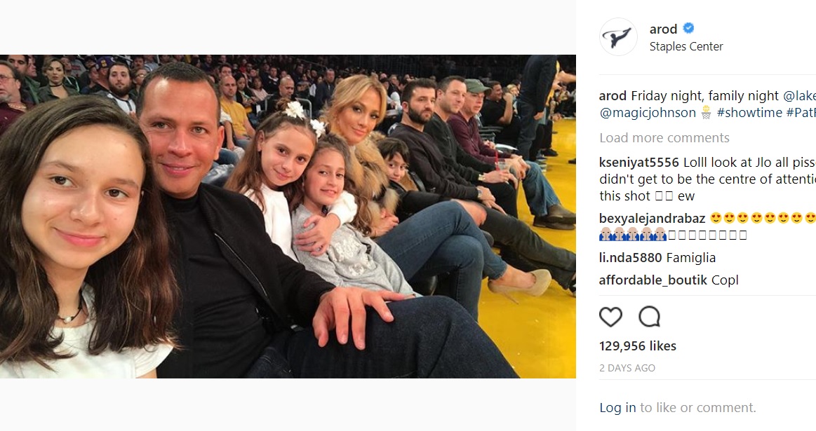 最も注目されるハリウッドの“ブレンデッドファミリー”（画像は『Alex Rodriguez　2018年1月6日付Instagram「Friday night, family night ＠lakers ＠magicjohnson」』のスクリーンショット）