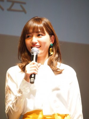 【エンタがビタミン♪】川口春奈、過酷なハワイロケ　「泣かずによく頑張った」と本木監督労う