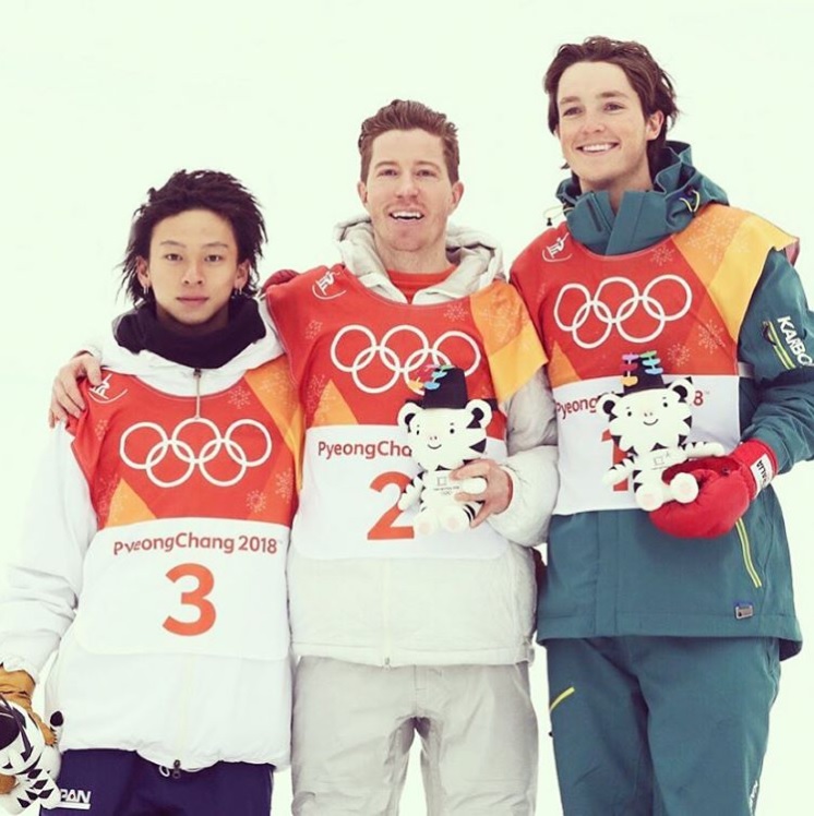 戦った選手たちに敬意を表した平野選手（画像は『AYUMU HIRANO　2018年2月17日付Instagram「Congrats to ＠shaunwhite ＠scottyjames31 and everyone who rode at the Olympics!」』のスクリーンショット）