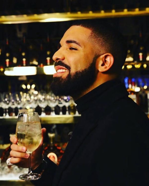 ドレイク、あちこちに出没し大金支払う（画像は『champagnepapi　2018年1月12日付Instagram「How I will be remembered...」』のスクリーンショット）