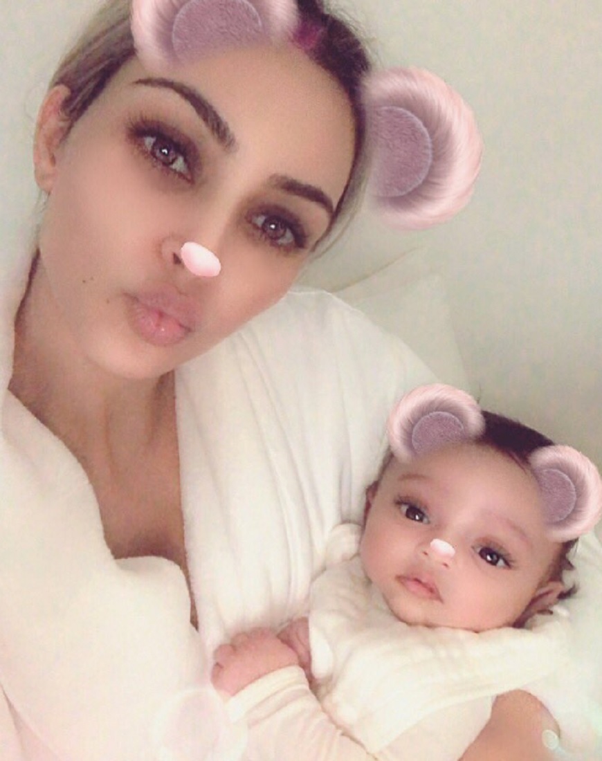 シカゴちゃんが可愛い！（画像は『Kim Kardashian West　2018年2月26日付Twitter「baby Chicago」』のスクリーンショット）