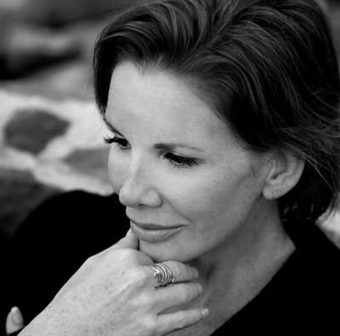 メリッサ「もう整形はしない」（画像は『Melissa Gilbert　2015年4月16日付Instagram「Ok one more ＃TBT ＠reneejacobsphoto in Palm Springs」』のスクリーンショット）