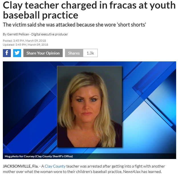 ショートパンツ姿の何がそんなに悪かったのか（画像は『News4Jax　2018年3月9日付「Clay teacher charged in fracas at youth baseball practice」（Clay County Sheriff’s Office）』のスクリーンショット）