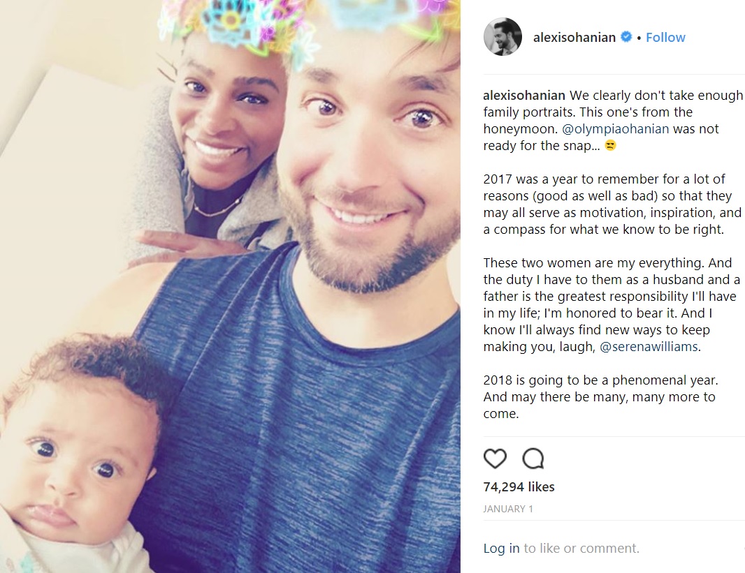 アレクシス・オハニアン氏のサプライズに、セリーナも感激（画像は『Alexis Ohanian Sr.　2017年12月31日付Instagram「We clearly don’t take enough family portraits.」』のスクリーンショット）