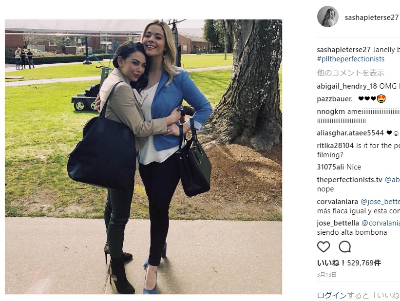 PLLスピンオフいよいよ始動？　“モナ”と“アリソン”が抱き合う（画像は『Sasha Pieterse　2018年3月13日付Instagram「Janelly bean ＃plltheperfectionists」』のスクリーンショット）