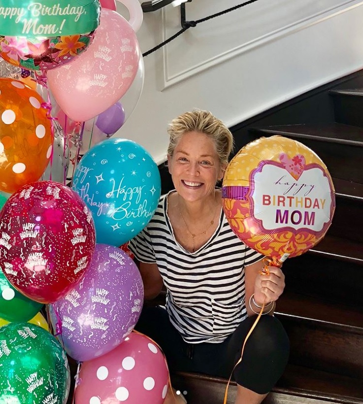 シャロン、しばらくは独身で？（画像は『Sharon Stone　2018年3月6日付Instagram「Happy Birthday balloons from the boys.」』のスクリーンショット）