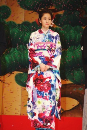 【エンタがビタミン♪】前田敦子『のみとり侍』完成披露試写会で鮮やかな振袖姿　蜷川実花への「ラブコール」で実現