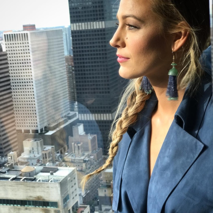 ブレイク・ライブリーが激怒（画像は『Blake Lively　2017年10月18日付Instagram「Lookin back on my thousands of outfit changes yesterday like...」』のスクリーンショット）