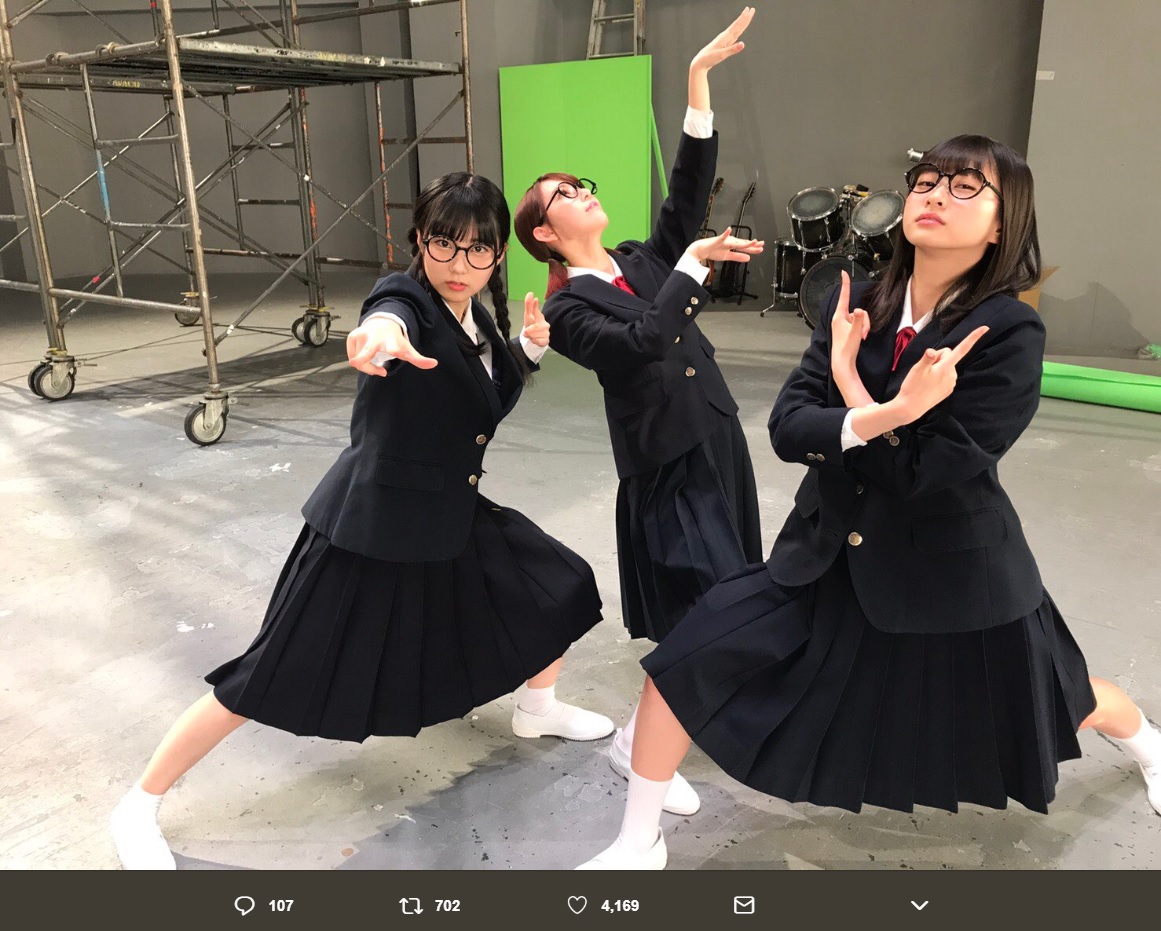 HKT48発ユニット“さくらはなみく”の3人（画像は『田中美久　2018年4月26日付Twitter「早送りカレンダーのType Cに収録されてる ＃僕の思いがいつか虹になるまでがYouTubeにて解禁しました！」』のスクリーンショット）